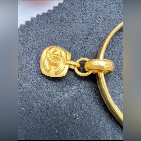 Chanel VINTAGE BRACELET 96P FRANCE - Picture 2 of 9
